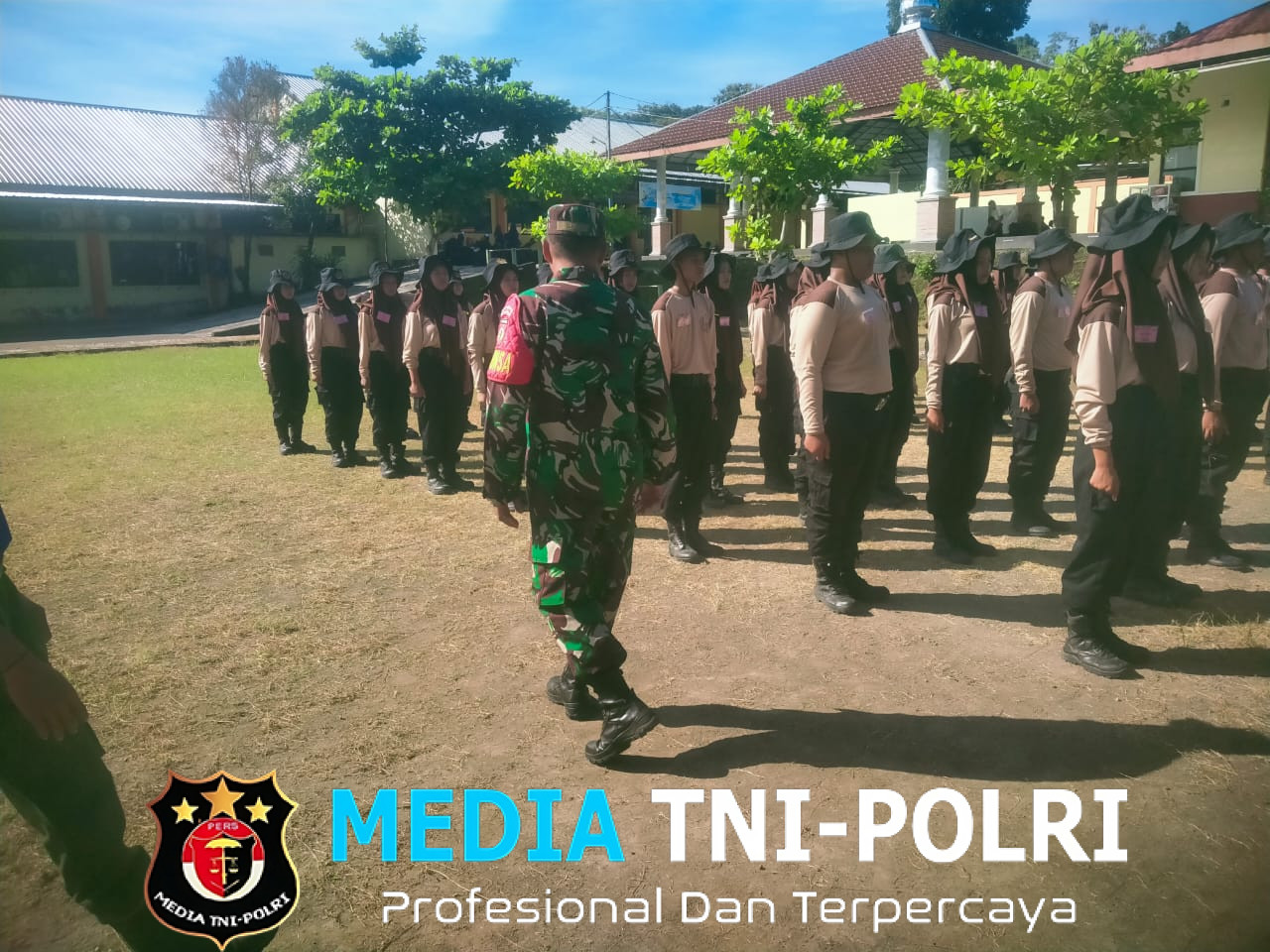 Mencetak Generasi Disiplin Lewat Latihan Baris Berbaris