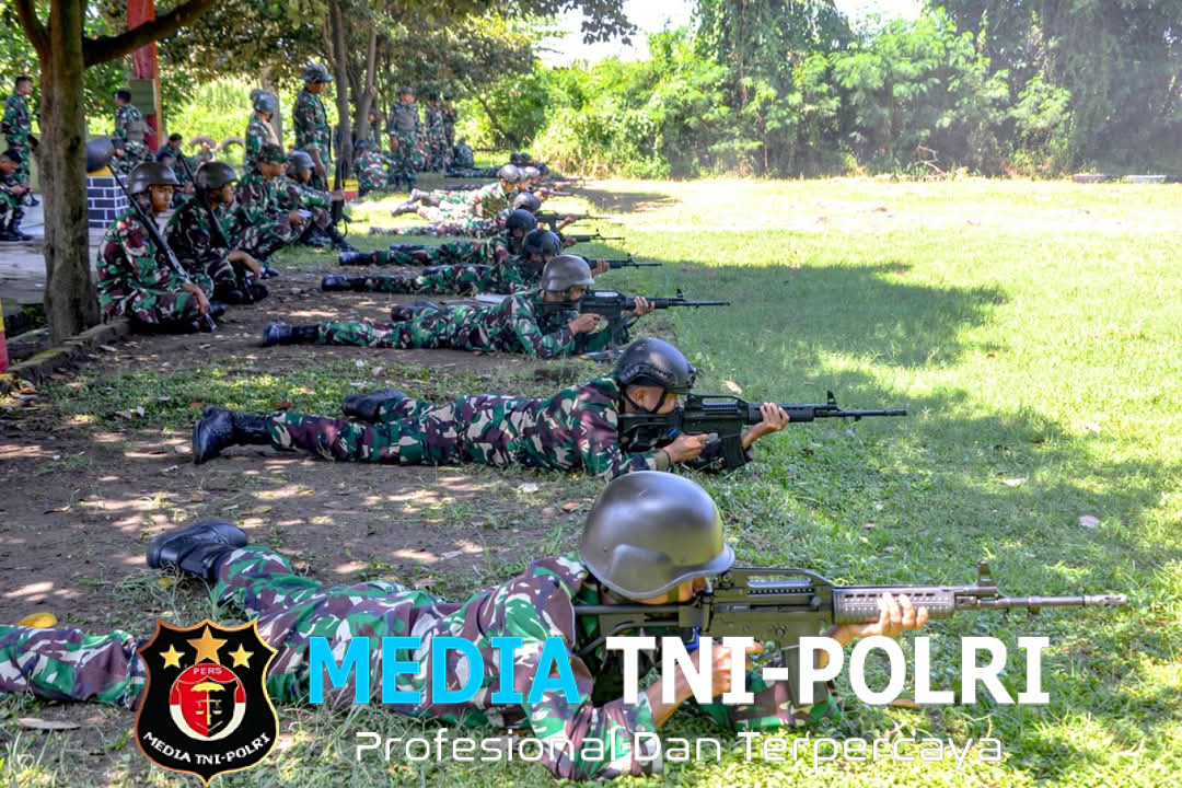 Tingkatkan Kesiapan Tempur, Prajurit Batalyon Infanteri 1 Marinir Laksanakan Menembak Zeroing