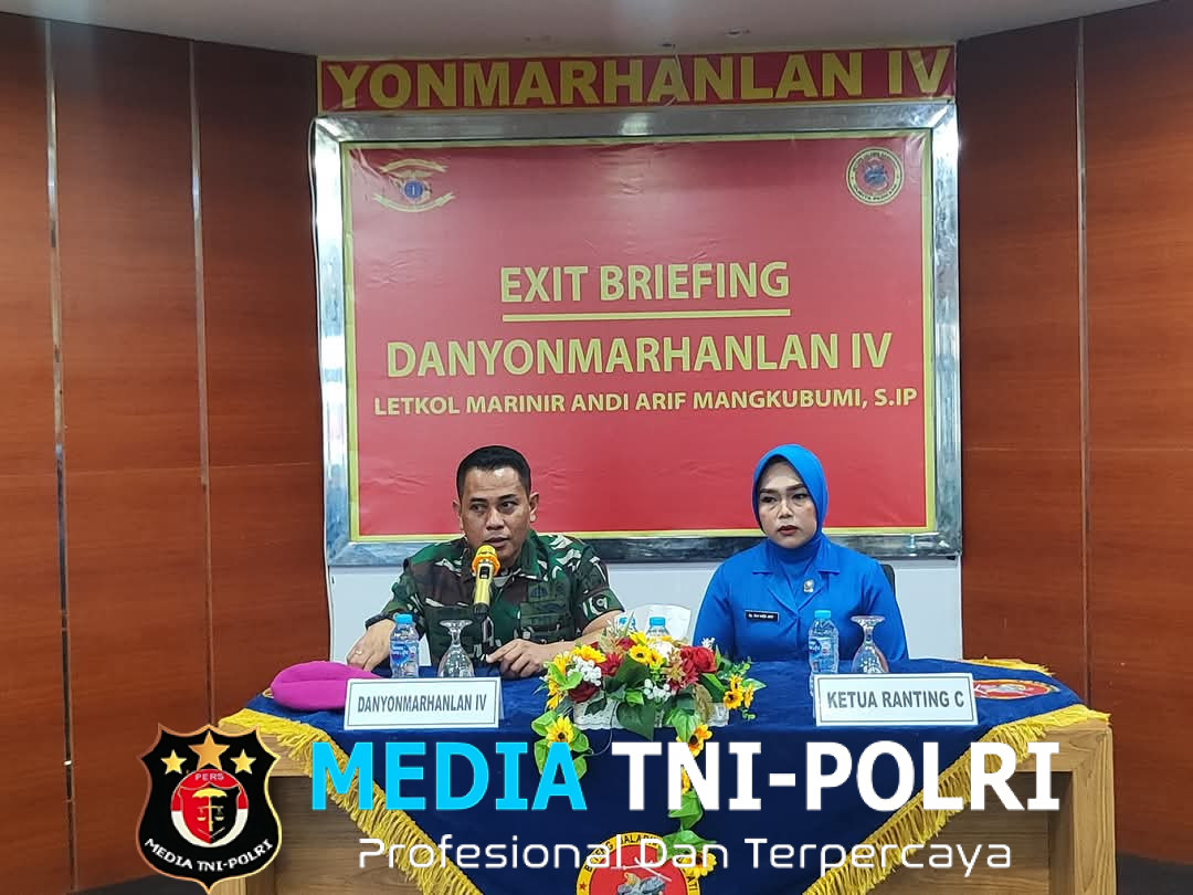 Prajurit Yonmarhanlan IV Menerima Exit Briefing Jelang Serah Terima Jabatan Danyonmarhanlan IV