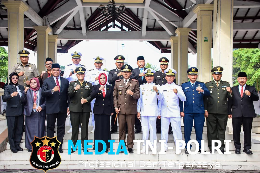 Komandan Brigif 2 Marinir Hadiri Upacara Hari Kebangkitan Nasional ke-117 Tahun 2025 di Alun – Alun Kab.Sidoarjo