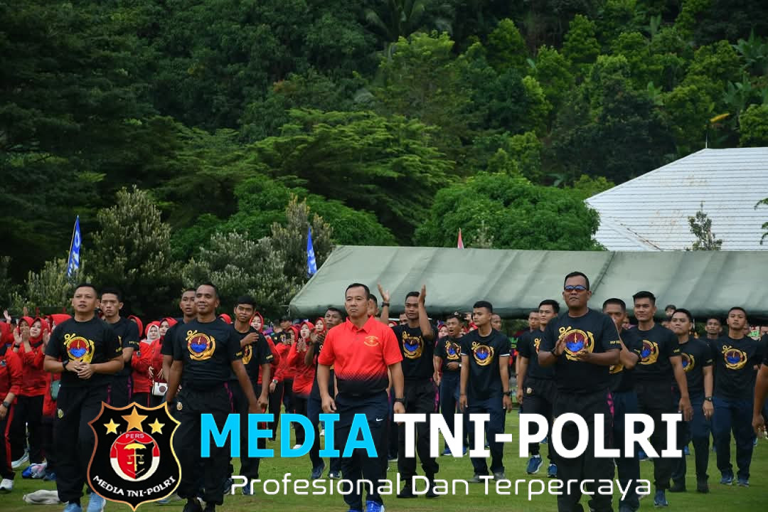 Menjaga Kebugaran Jasmani, Danbrigif 4 Mar/BS Laksanakan Olahraga Bersama Prajurit “Ajabra” Dalam Rangka Hut ke – 22 di Yonif 7 Mar