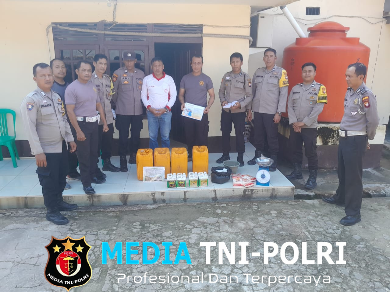 Kapolsek Mandor Pupuk MIGO Dorong Peningkatan Produktivitas Pertanian