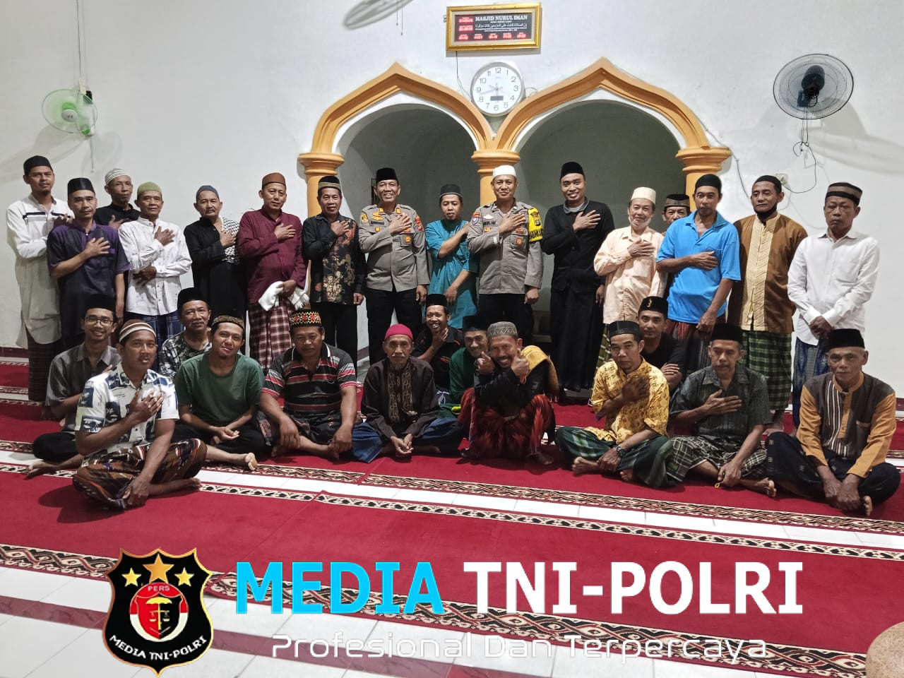 Pererat Silaturahmi dengan Masyarakat Kapolsek Tanjung Raya Laksanakan Safari Shubuh Berjamaah di mesjid Kecamatan Tanjung Raya