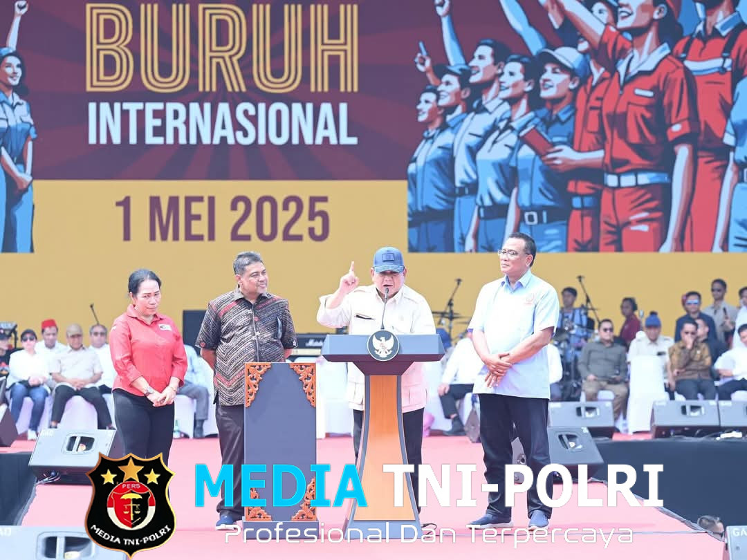 Presiden Prabowo Hadiri Peringatan Hari Buruh Internasional di Monas