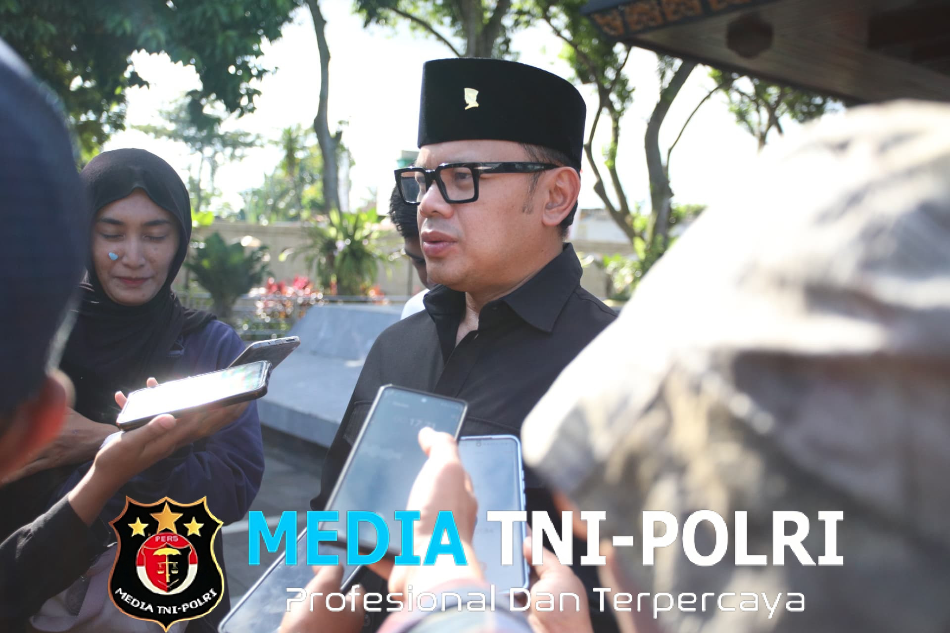 Sambangi Makam Bung Karno, Wamendagri Bima Ajak Pemda Jaga Nilai Luhur Daerah