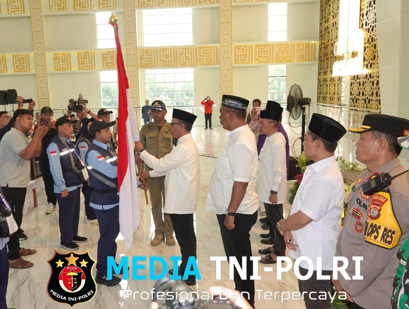 Polres Lampung Tengah Amankan Pemberangkatan 387 Jamaah Haji Kloter Pertama