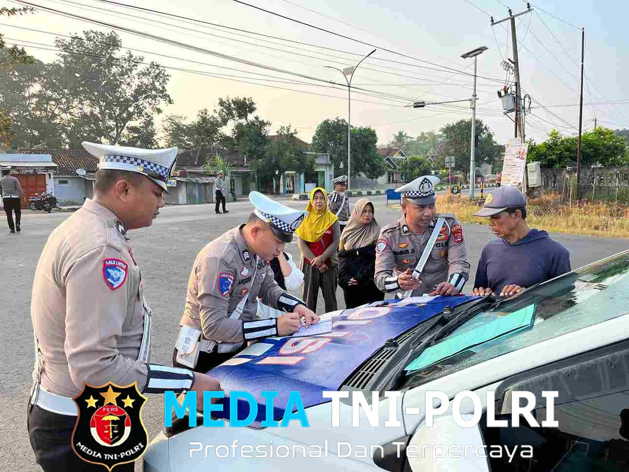 Razia Gabungan Sat Lantas Polres Tulang Bawang Barat Tindak Pelanggaran dan Sosialisasi Pajak Kendaraan