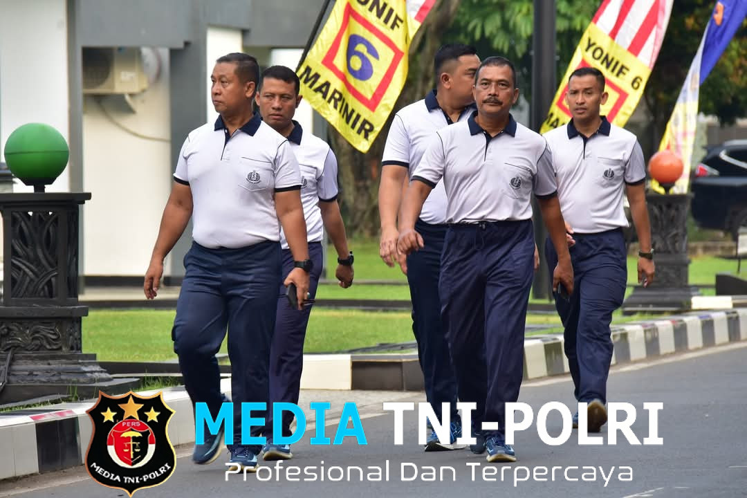 Wadankormar Bersama Pejabat Utama Mako Kormar Laksanakan Olahraga Pagi