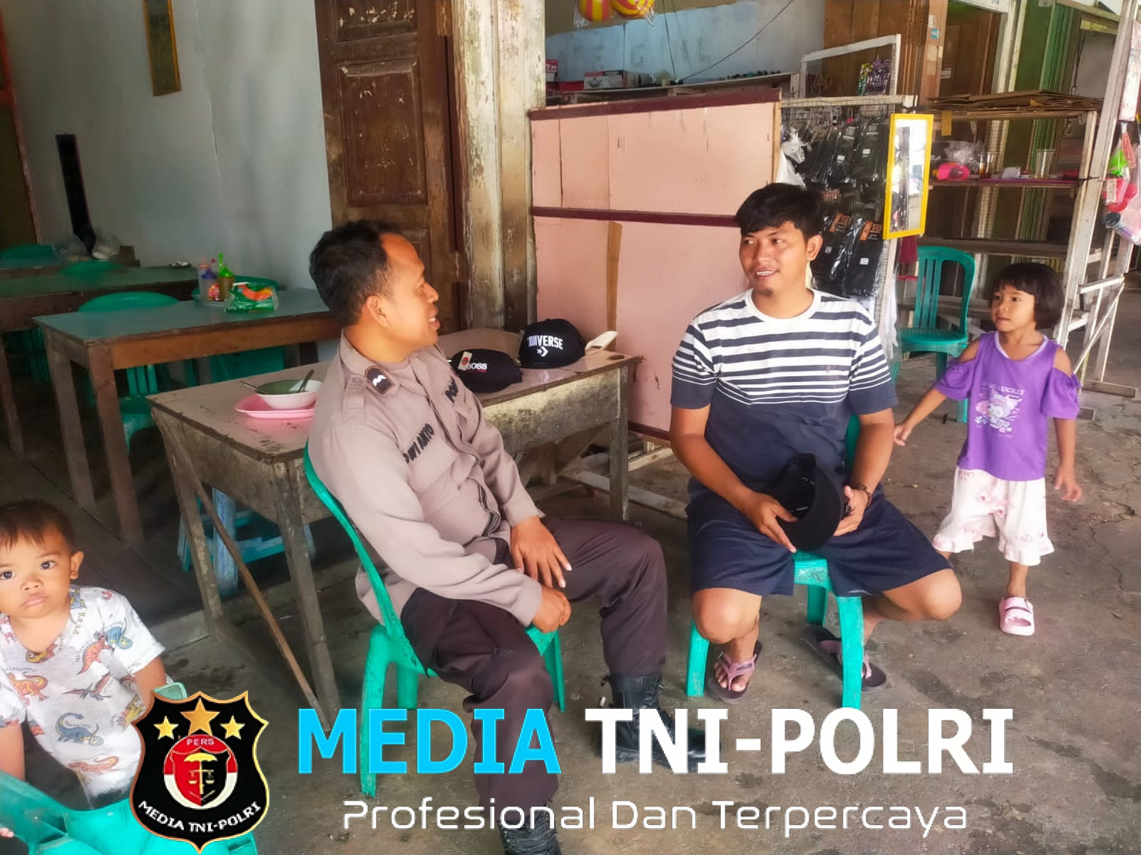 Hadir di Tengah Masyarakat, Polsek Mandor Lakukan Patroli Siang