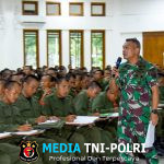 Komandan Brigif 2 Marinir Memberi Bekal Materi Disiplin Tempur Pada Peserta SPPI