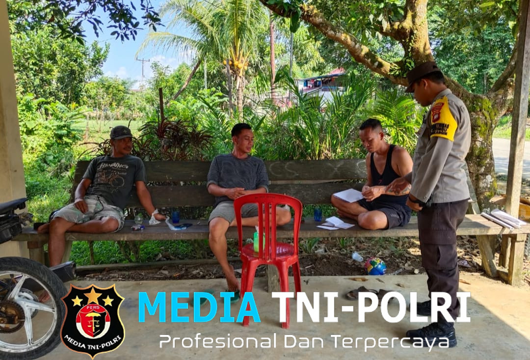 Bhabinkamtibmas Polsek Air Besar Dengarkan Aspirasi dan Keluhan Warga Lewat Sambang