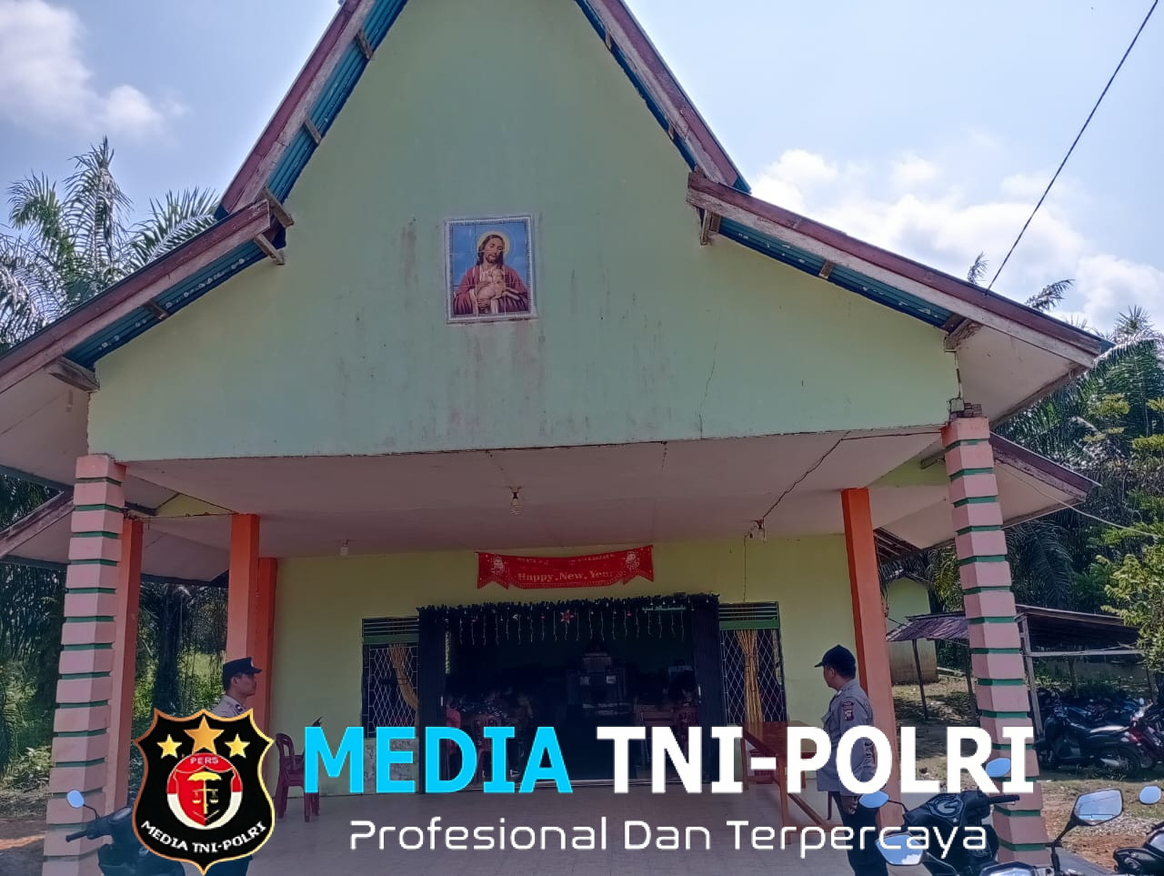 Samapta Polsek Menyuke Lakukan Pengamanan Ibadah Misa Pada Hari Minggu