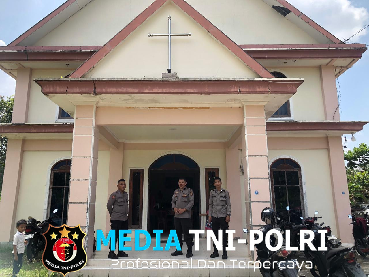 Berikan Rasa Aman Umat Kristiani Dalam Beribadah Polsek Ngabang Laksanakan Pengamanan