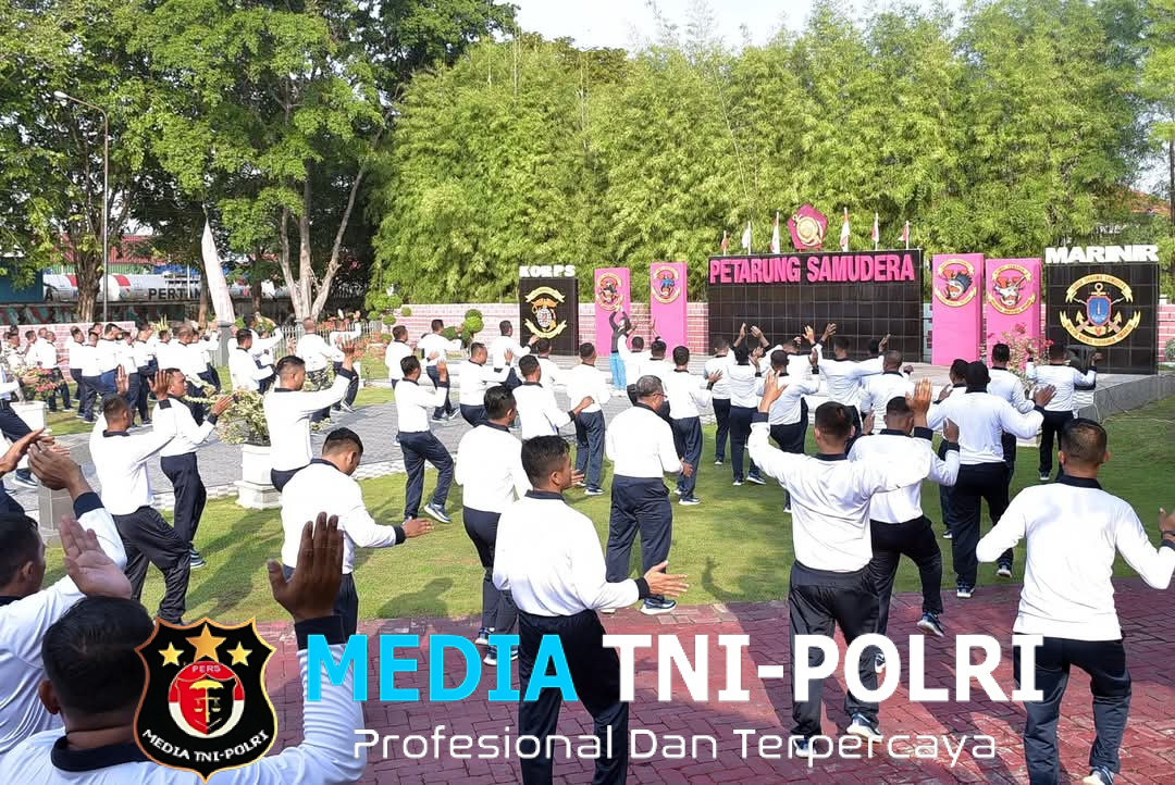 Komandan Pasmar 2 Olahraga Bersama Prajurit Yonmarhanlan V Surabaya