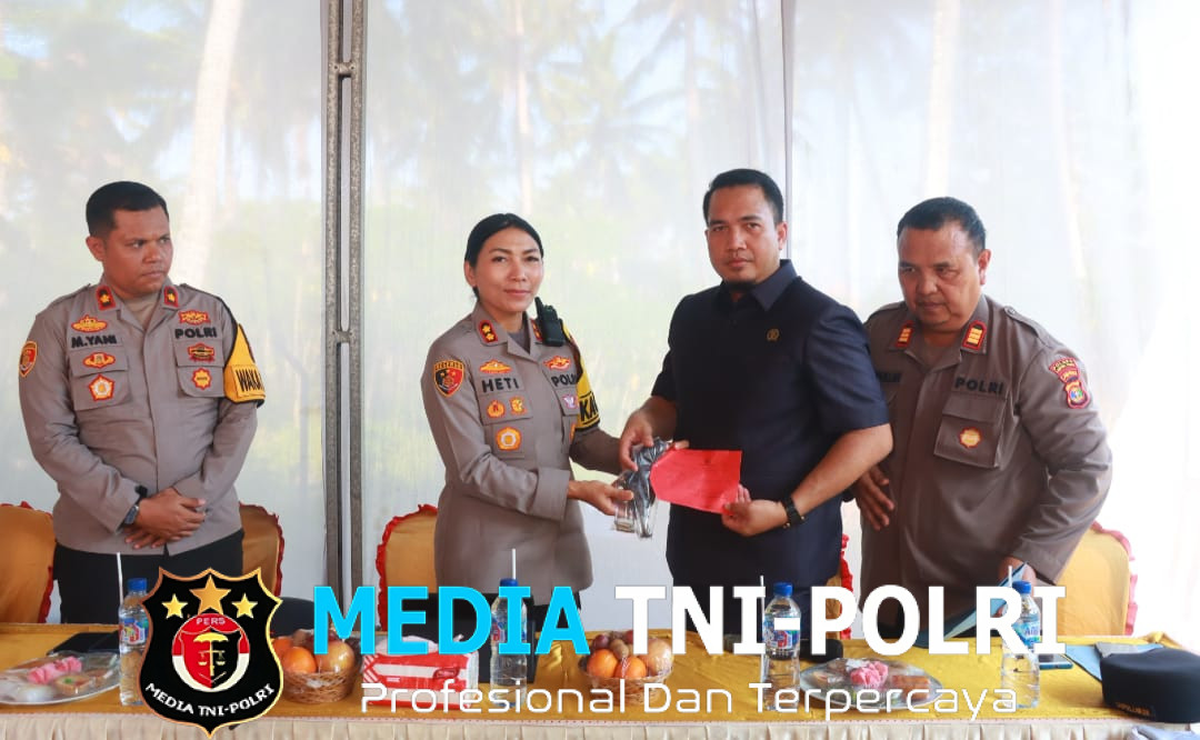 Kapolres Lampung Timur Laksanakan Kunjungan Kerja ke Polsek Melinting, Warga Serahkan Senpi Rakitan