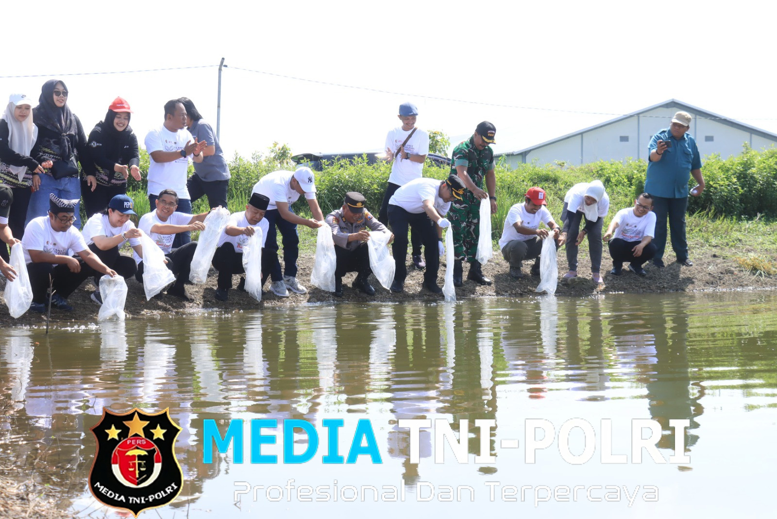 Polres Bojonegoro Hadiri Bakti Lingkungan PWI dalam Rangka HPN 2025