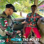 Bantu Kesulitan Masyarakat Perbatasan Papua, Satgas Yonif 131/Brajasakti Berikan Pelayanan Kesehatan Gratis