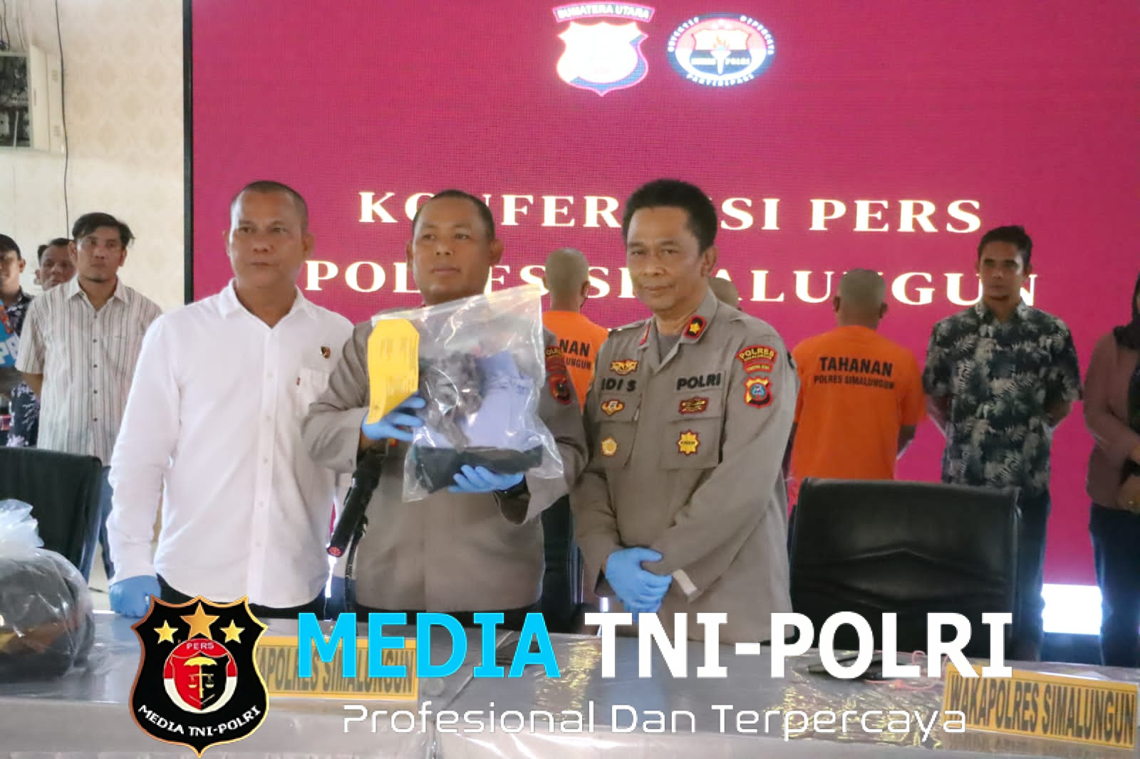 Kapolres Simalungun Menggelar Konferensi Pers Pengungkapan Kasus Pencabulan Anak di Bawah Umur dengan Modus Ancaman Penyebaran Video Korban