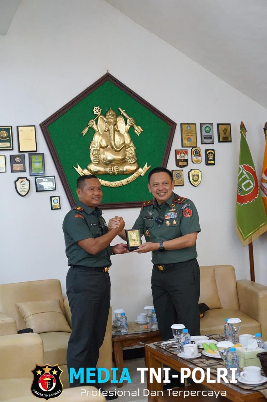 Danrem 083/Baladhika Jaya Kolonel INF Kohir Kunjungi Poltekad, Tinjau Produk Penelitian Inovatif