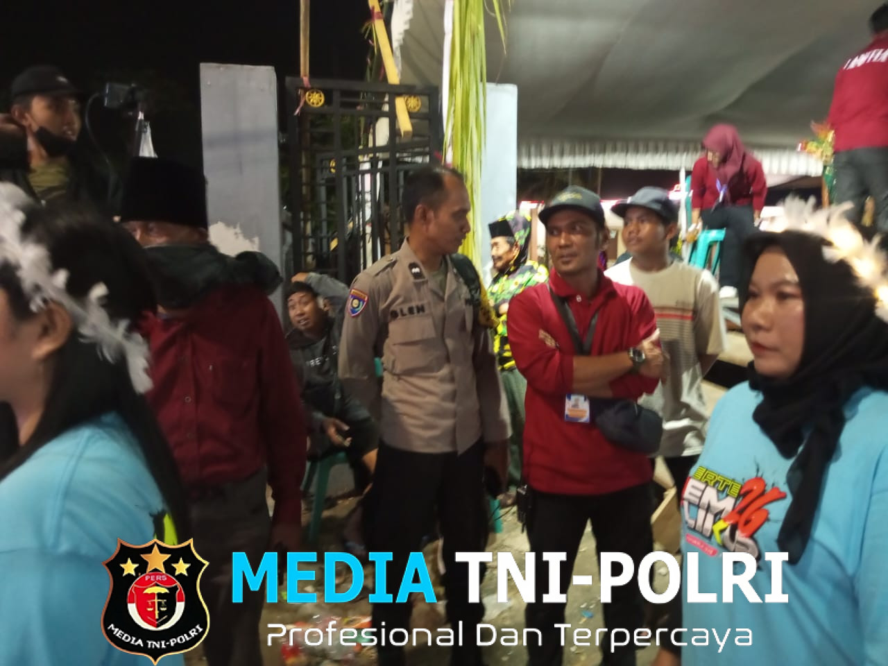 Pengamanan Acara Kirab Budaya Karnaval Bersih Desa ke-121 di Desa Putukrejo oleh Polsek Kalipare