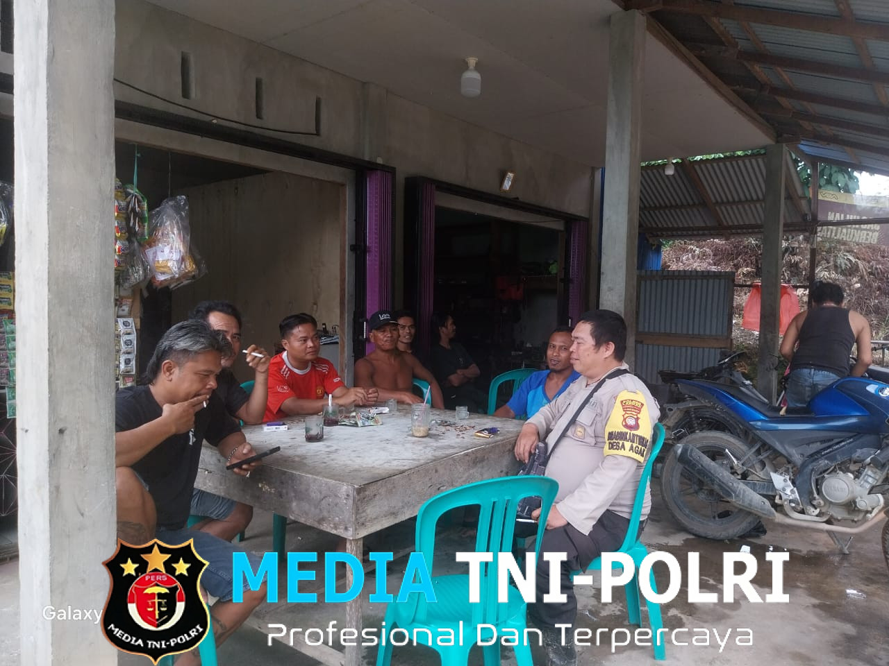 Antisipasi Premanisme, Bhabinkamtibmas Polsek Sebangki Sambangi Warga Desa Agak