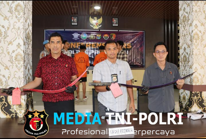 Polres Pringsewu Tetapkan Dua Anggota Geng “BOM21” Sebagai Tersangka Kasus Kepemilikan Sajam
