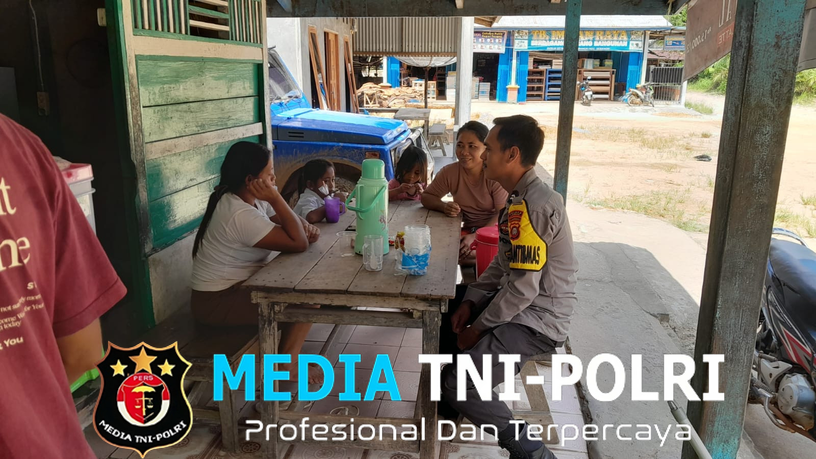 Bhabinkamtibmas Polsek Sebangki Sambangi Warga, Cegah Premanisme di Desa Binaan