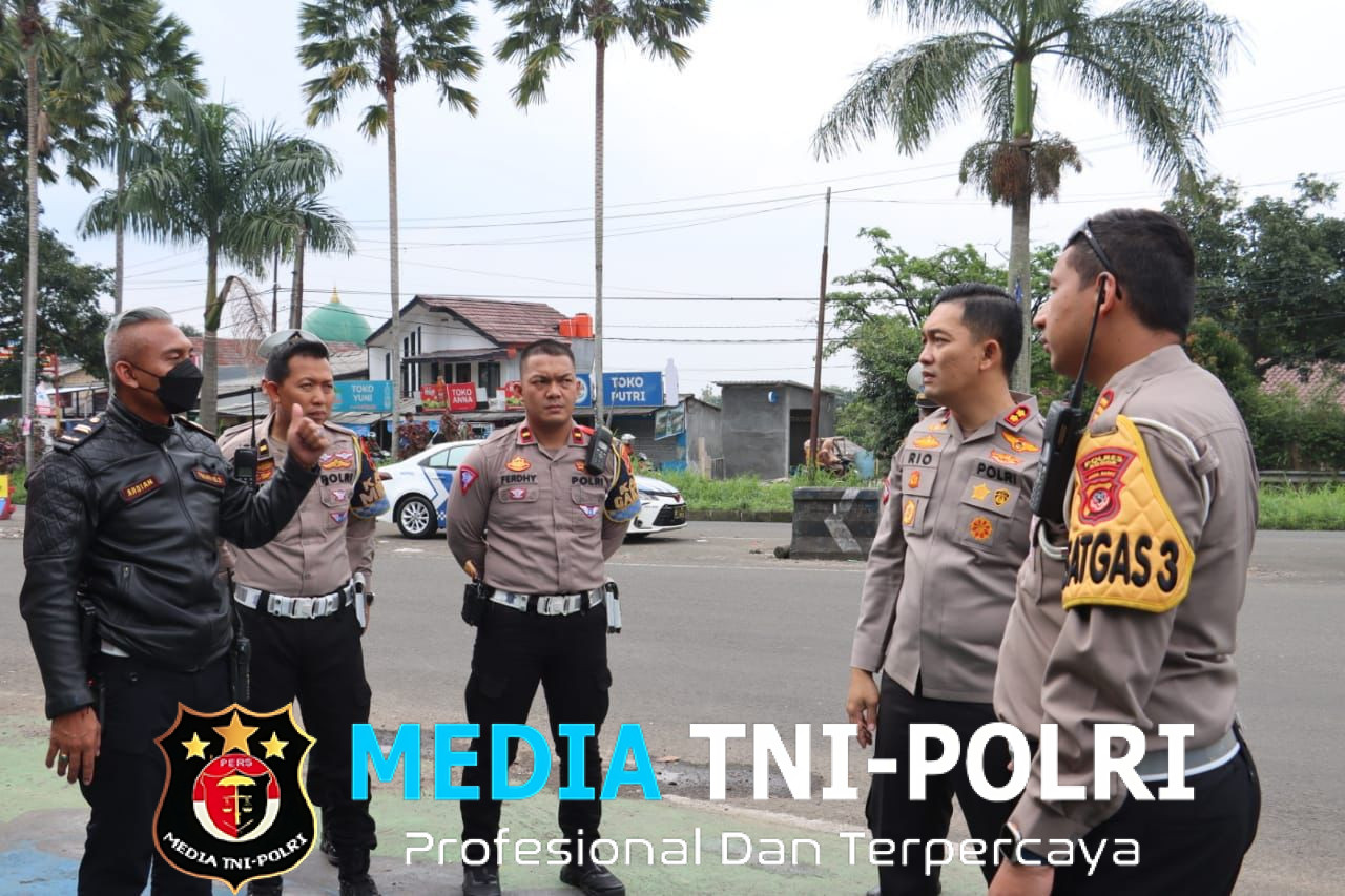 Kapolres Bogor AKBP Rio Wahyu Anggoro, S.H., S.I.K., M.H. Laksanakan Pemantauan Arus Lalu Lintas di Pos Gadog Puncak pada Libur Panjang