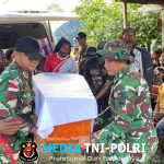 Wujud Sinergi dan Kepedulian, Satgas Yonif 131/Brajasakti Melayat ke Rumah Duka Warga Kampung Banda Perbatasan Papua
