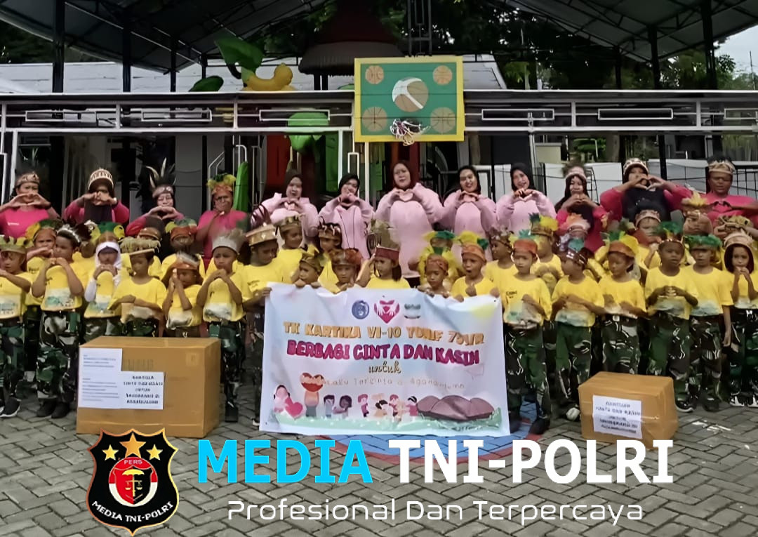 Pembentukan Karakter Sejak Dini, Siswa TK Kartika VI-10 Yonif 751/R Berbagi Pakaian Kepada Saudara di Pedalaman Distrik Agandugume