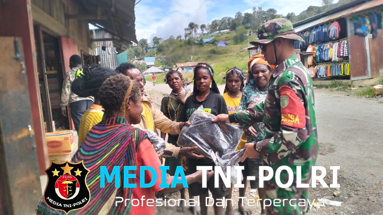 Anggota Koramil 1705-08/Sugapa Melaksanakan Kegiatan Komsos dengan Masyarakat di Kampung Yokatapa Kabupaten Intan Jaya