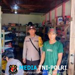 Laksanakan Patroli, Bhabinkamtibmas Polsek Kuala Behe Dialogis Beri Himbauan kepada Warga