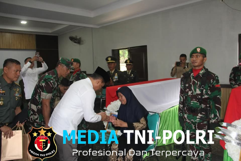 TNI Berduka Panglima TNI Hadiri Upacara Pelepasan Jenazah Prajurit Korban Ledakan Munisi