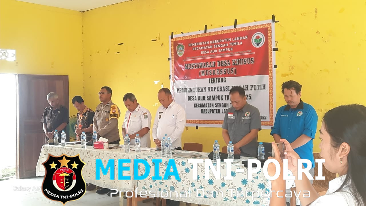 Bhabinkamtibmas Hadiri Musdesus Pembentukan Koperasi Merah Putih Aur Sampuk