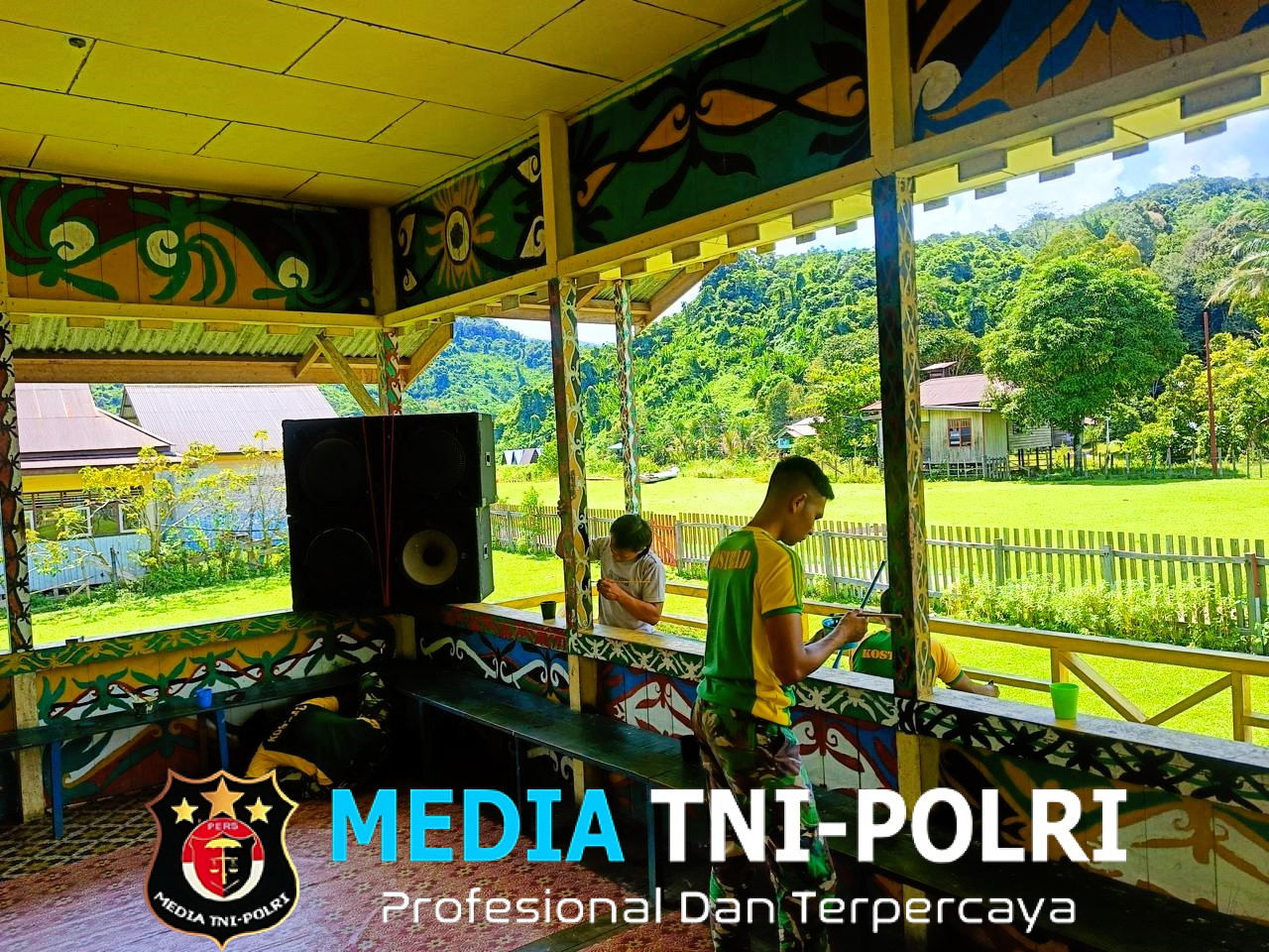 Satgas Pamtas Yonarmed 11 Kostrad Wujudkan Kepedulian Melalui Karya Nyata Bersama Warga Perbatasan