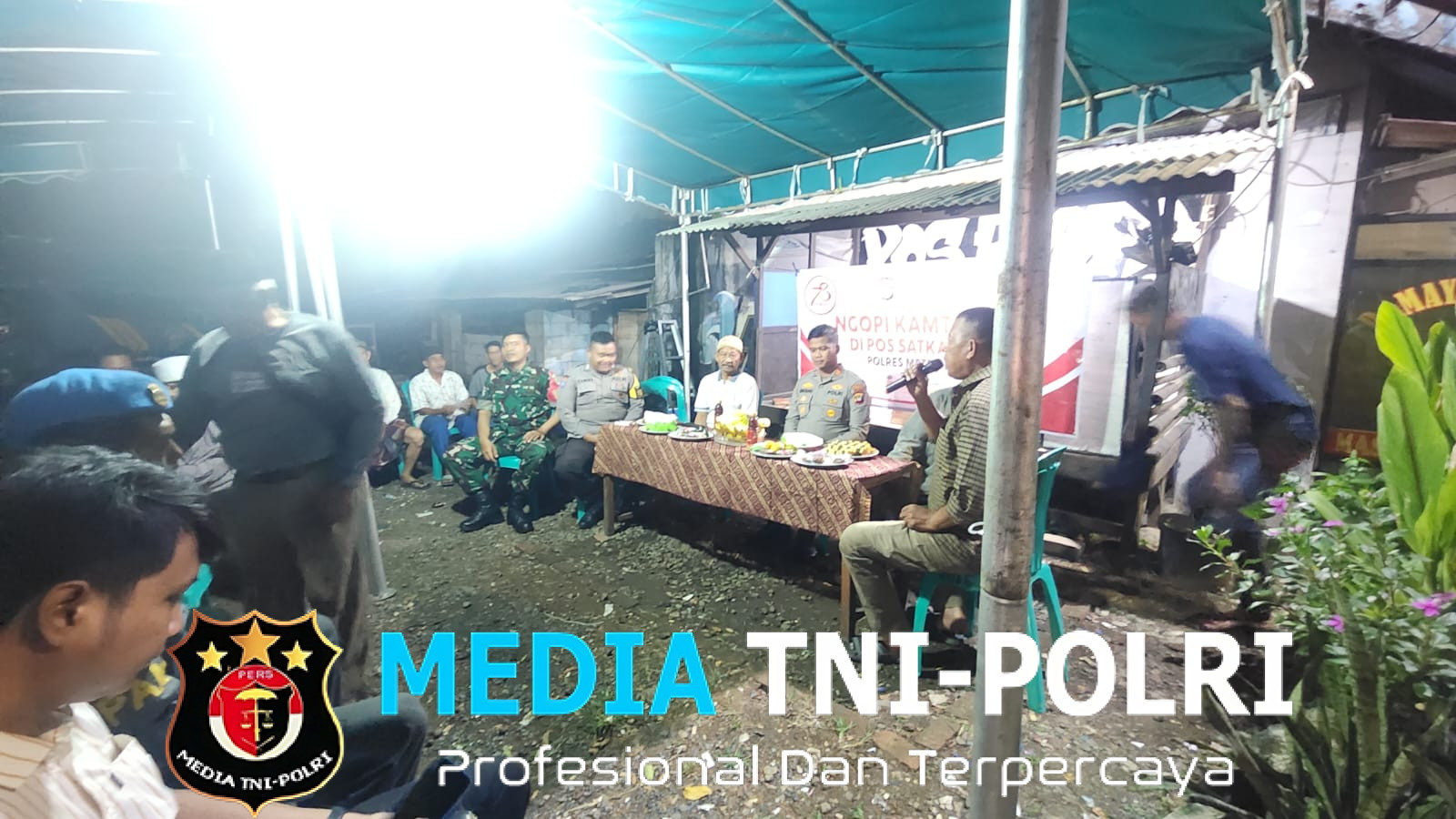 Gelar “Ngopi Kamtibmas” bersama Masyarakat, Kapolsek Cikarang Barat Sosialisasikan Operasi Berantas Jaya 2025