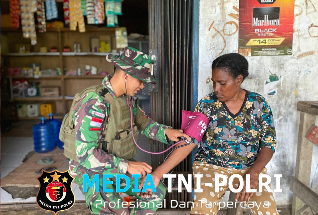 Satgas Yonif 131/Brajasakti Peduli Kesehatan Masyarakat Perbatasan Papua