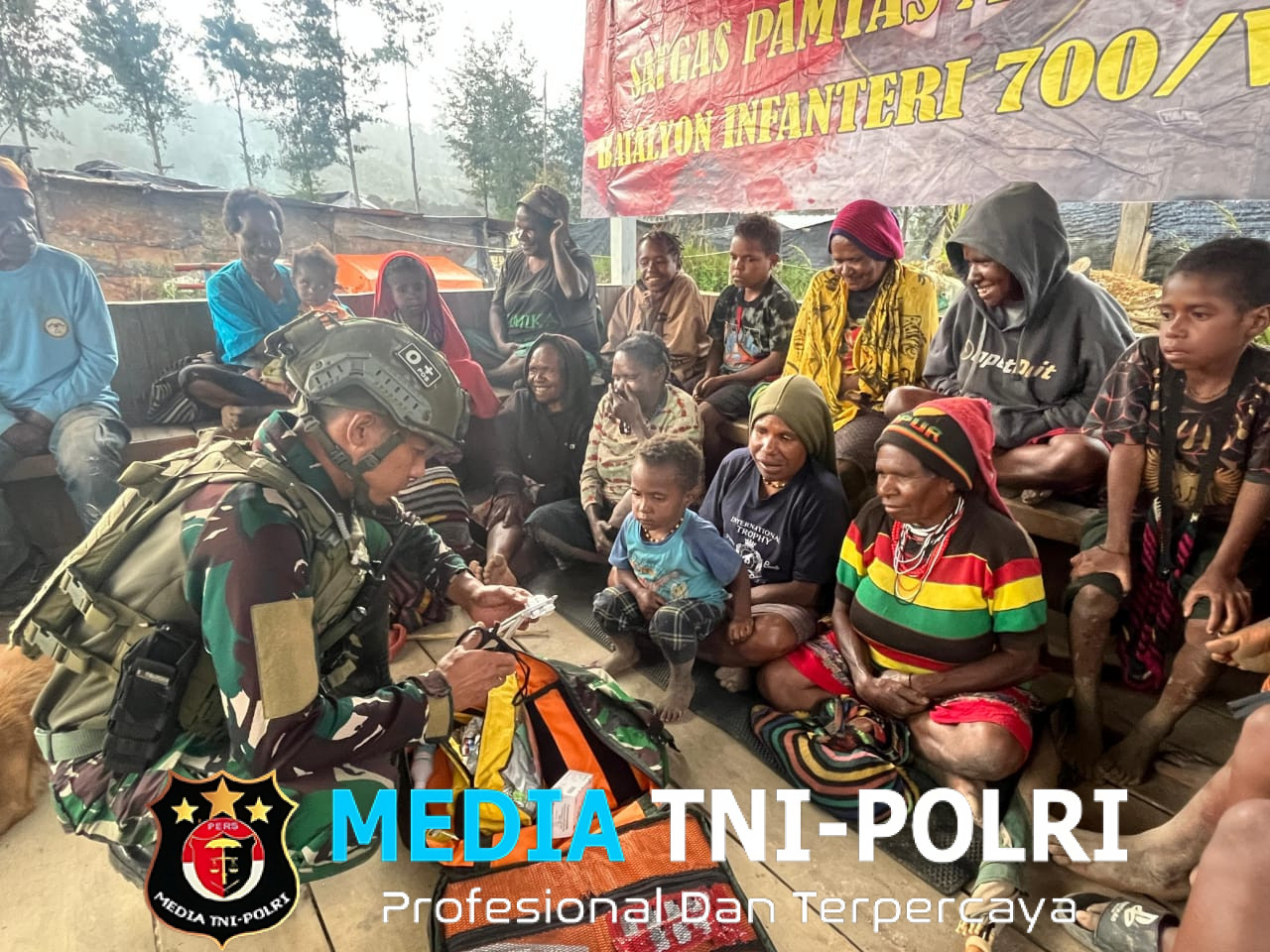 Satgas TNI Berikan Pengobatan Gratis, Warga Eronggobak di Puncak Papua Antusias