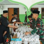 Jumat Penuh Berkah, Satgas Yonif 131/Brajasakti Tebar Kebaikan untuk Warga Perbatasan Papua
