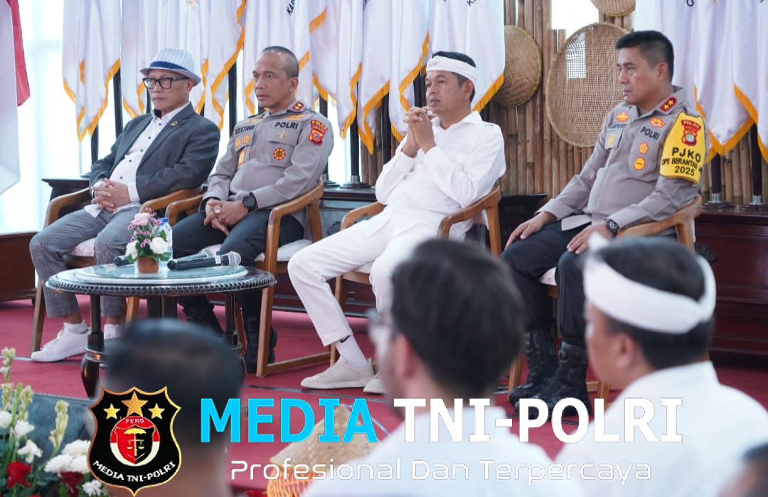 Rapat Bersama Gubernur dan Polda Metro Jaya di Gedung Pakuan, Kapolda Jabar Minta Jajaran Polres dan Bupati Walikota Bersama Sama Wujudkan Jabar Makmur