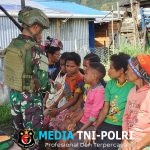 Satgas TNI Tak Hanya Jaga Keamanan, TNI Juga Jadi Pelipur Lara Bagi Mama-Mama Papua