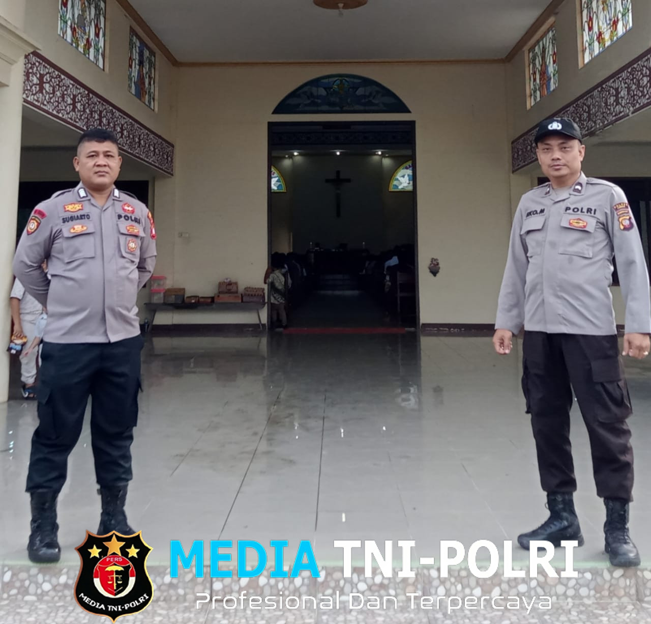 Ibadah Misa Berjalan Lancar Anggota Polsek Menyuke Berikan Lakukan Pengamanan