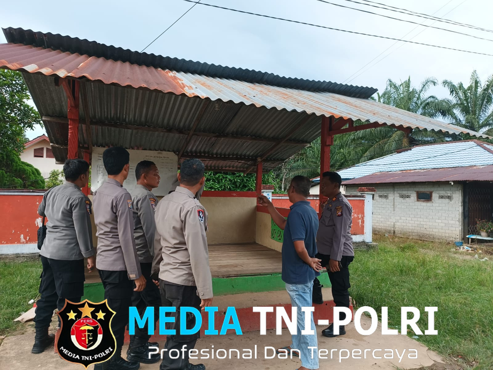 Satbinmas Polres Landak Laksanakan Supervisi dan Cek Poskamling serta Lahan Pangan di Wilayah Polsek Sengah Temila