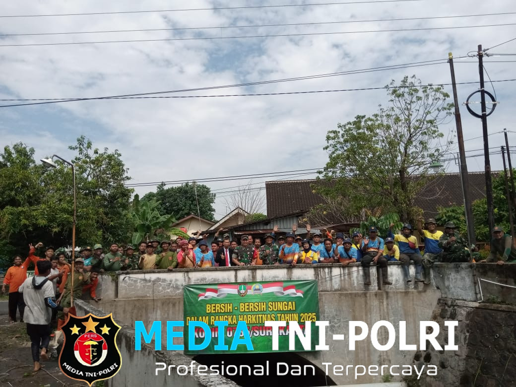 Karya Bakti Bersihkan Sungai Makam Bergolo, Bukti Bakti TNI Untuk Negeri