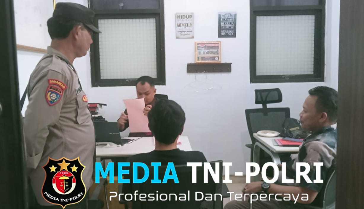 Polsek Pugung Limpahkan Tersangka Pencurian HP ke Cabjari Tanggamus di Talang Padang