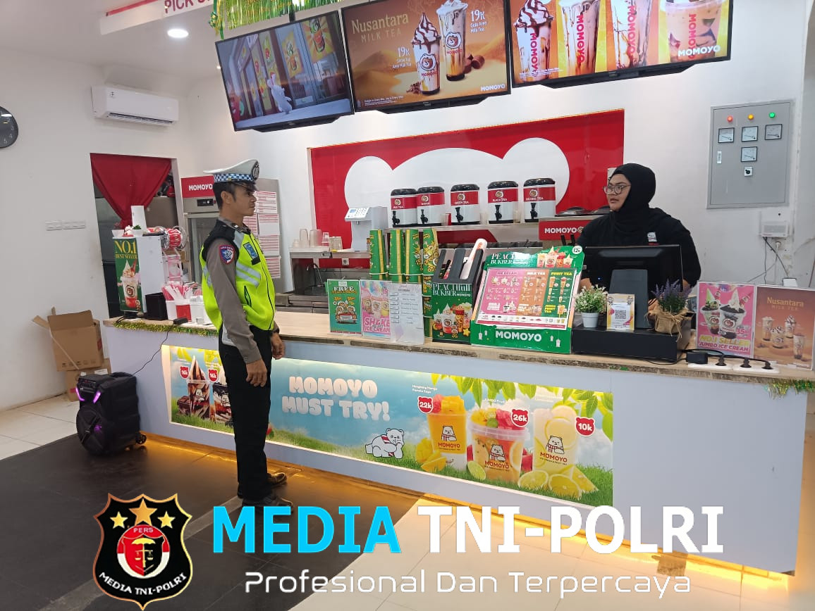 Polsek Ngabang Laksanakan Patroli Malam Hari Untuk Menekan Angka Kriminalitas