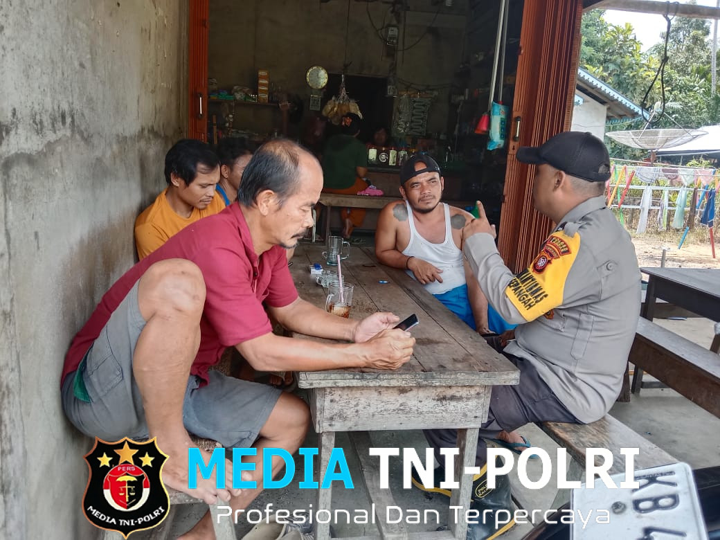 Bhabinkamtibmas Polsek Air Besar Berikan Imbauan Tolak Aksi Premanisme dan Pungli