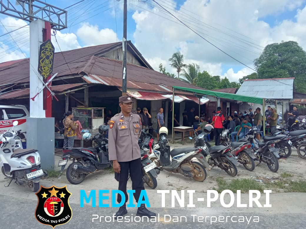 Wujud Empati, Kapolsek Mandor Bersama Anggota Hadiri Pemakaman Warga Desa Mandor