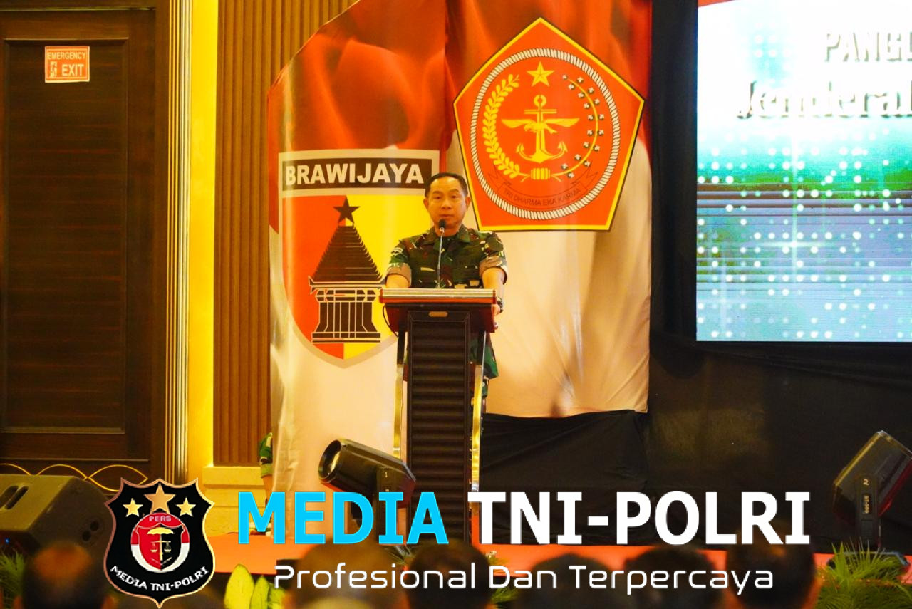 Panglima Divif 2 Kostrad Dampingi Panglima TNI Berikan Pengarahan Kepada Babinsa Kodam V/Brawijaya