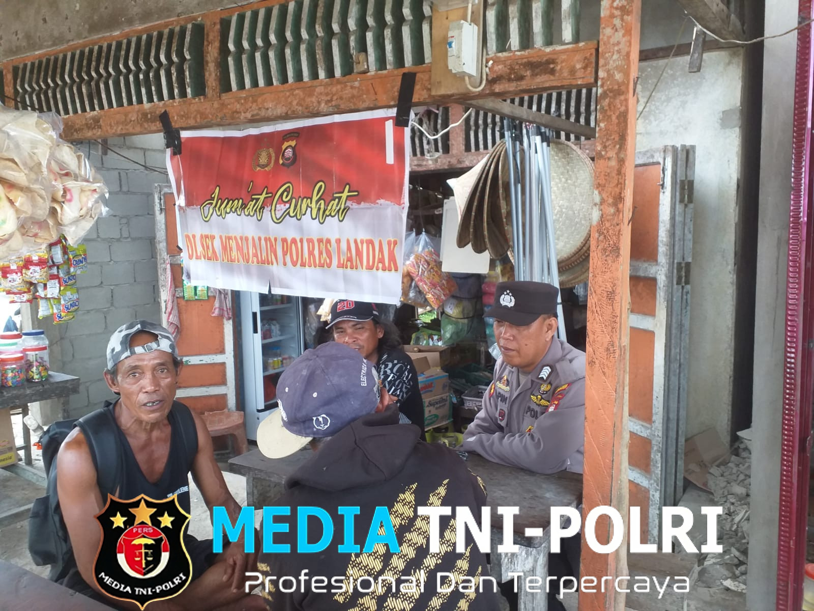 Gelar Jumat Curhat PS. Kanit Propam Polsek Menjalin Dengarkan Keluhan Masyarakat